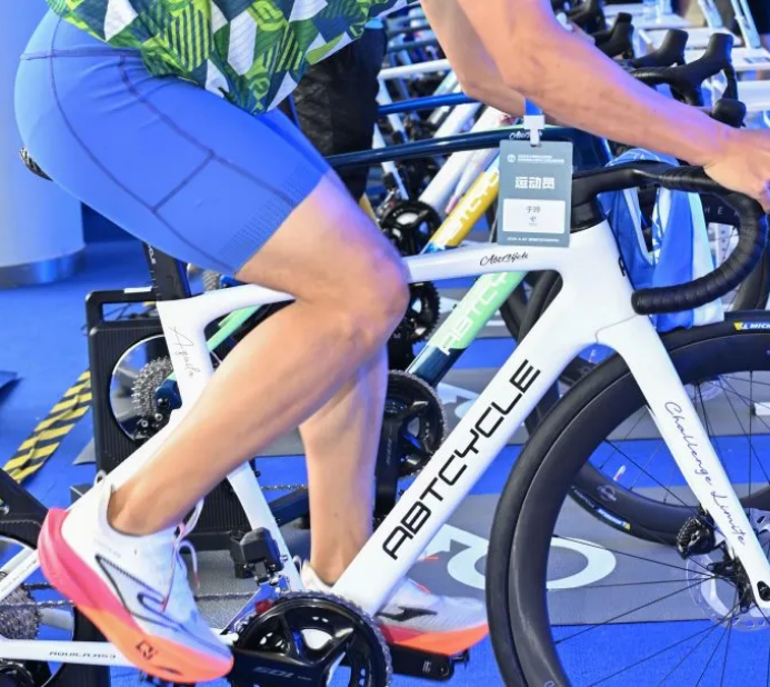 Passion Knows No Limits—Rain or Shine! Yunlu Composites Debuts Its All-Carbon Bicycle Range at the 2025 Shanghai Corporate Triathlon
